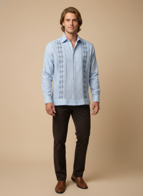 Guayabera de Lino Azul Cielo con Bordado Étnico